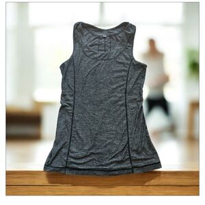 Lululemon Women's Gray Ruched Back Scoop Neck Tank Top Size M Yoga‎ Activewear